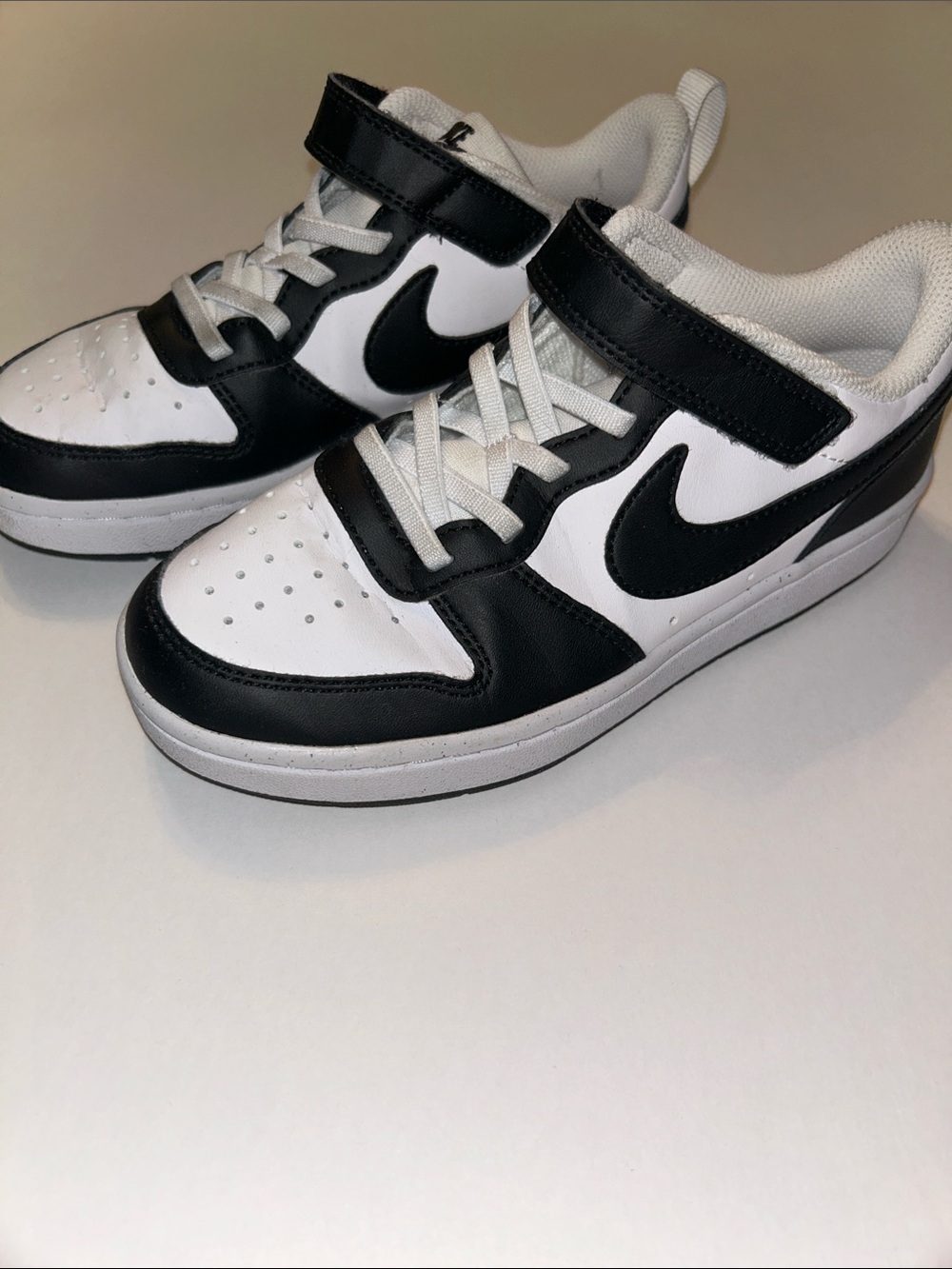 Nike Court Borough Low Recraft Sneaker. Kids Unisex 2Y. Velcro closure.